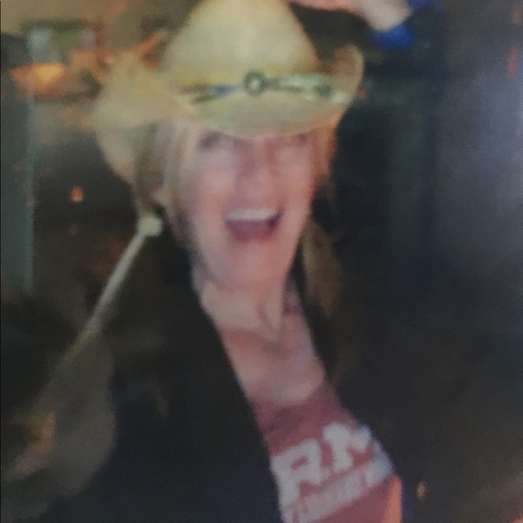 HI I’m Lee 😘POSH AMBASSADOR Top rated seller! - Picture 2 of 14